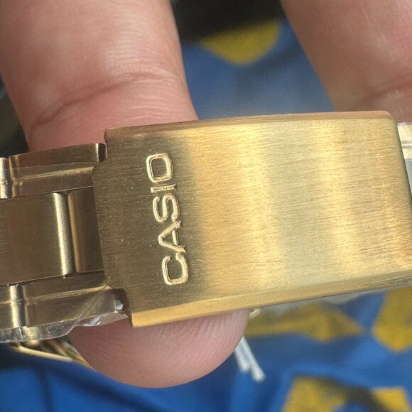 Casio Watch for Ladies or teen , new item, Stainless Steel, 30mm Diameter - Picture 4 of 8